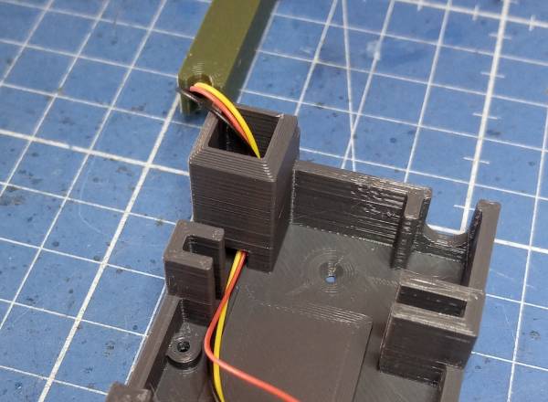 semaphore-poleledwires-foot.jpg